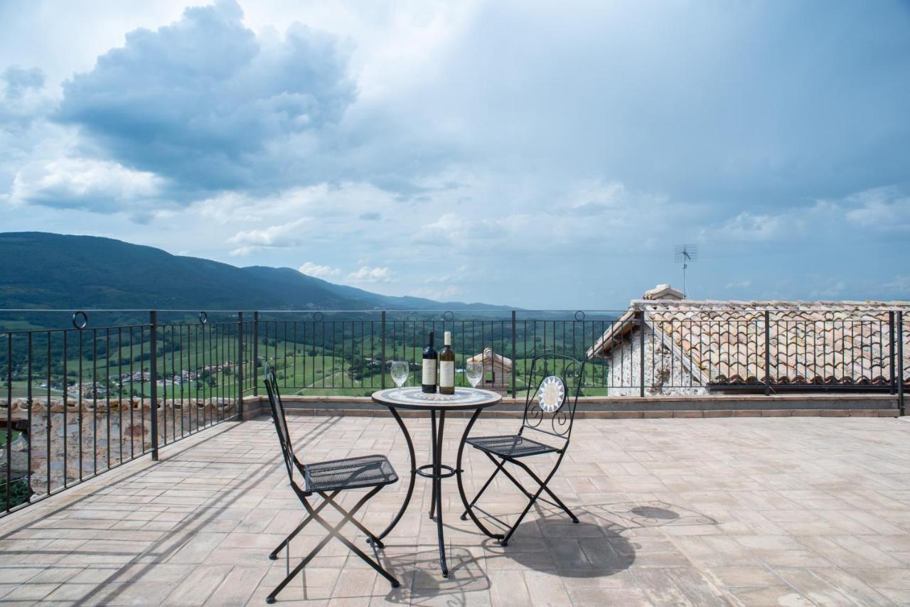 Aparthotel Il Castello Di Perchia Crocemaroggia Exterior foto